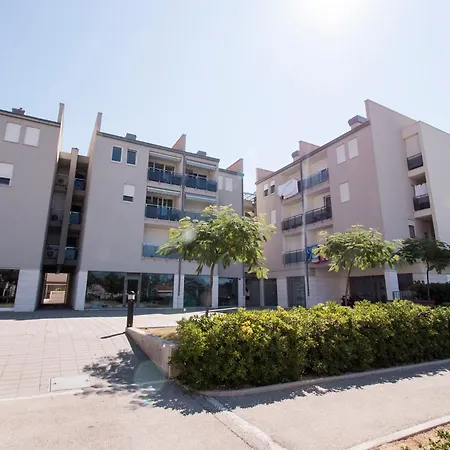 Omis Apartman 오미스