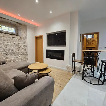 Apartament *