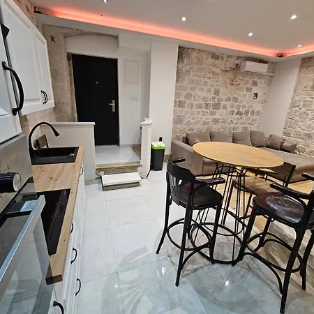 Apartament * Kastela